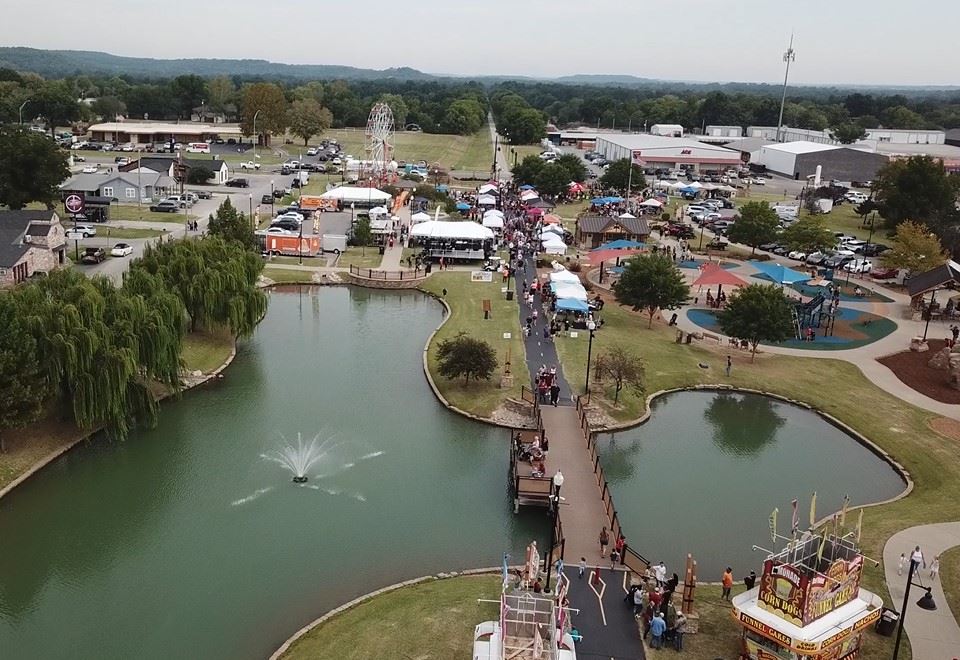 2022 Pioneer days pond at central park